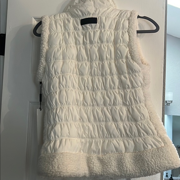 Calvin Klein White Quilted Vest - Picture 3 of 10